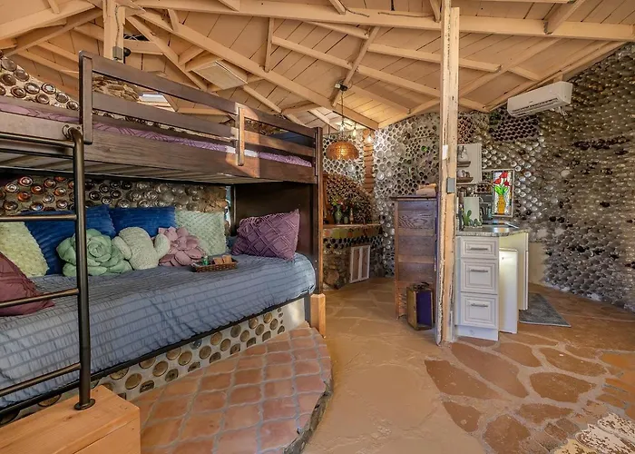 Holiday home Whimsical Earth House With Colorful Bottle Architecture Near Saguaro National Park In Tucson, Arizona