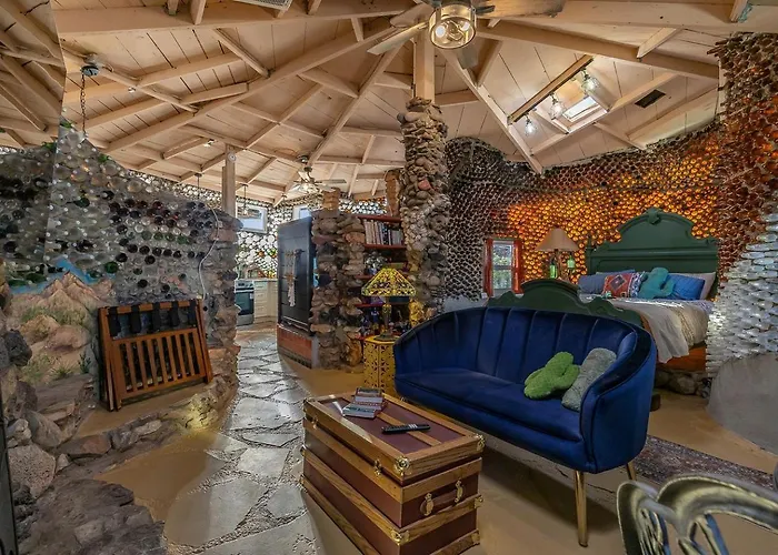 Whimsical Earth House With Colorful Bottle Architecture Near Saguaro National Park In Tucson, Arizona Holiday home *