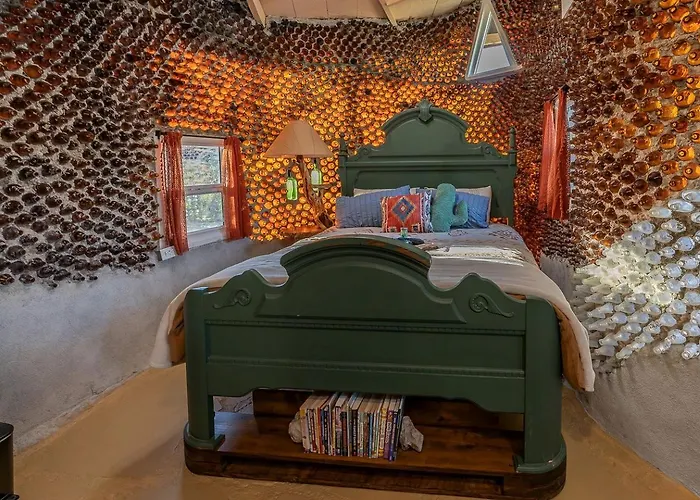 Whimsical Earth House With Colorful Bottle Architecture Near Saguaro National Park In Tucson, Arizona Holiday home *