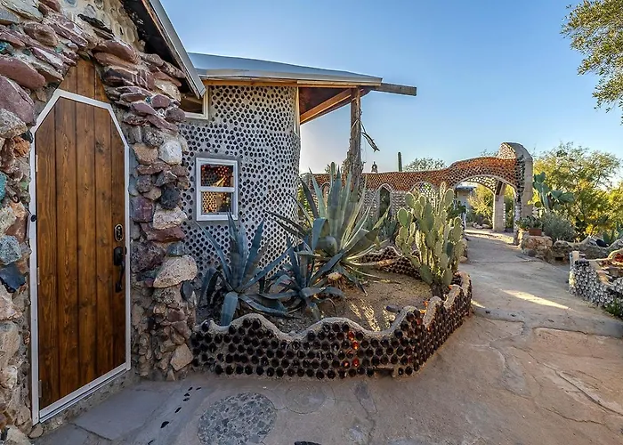 Holiday home Whimsical Earth House With Colorful Bottle Architecture Near Saguaro National Park In Tucson, Arizona *