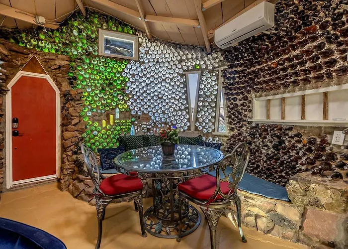 Whimsical Earth House With Colorful Bottle Architecture Near Saguaro National Park In Tucson, Arizona Holiday home *